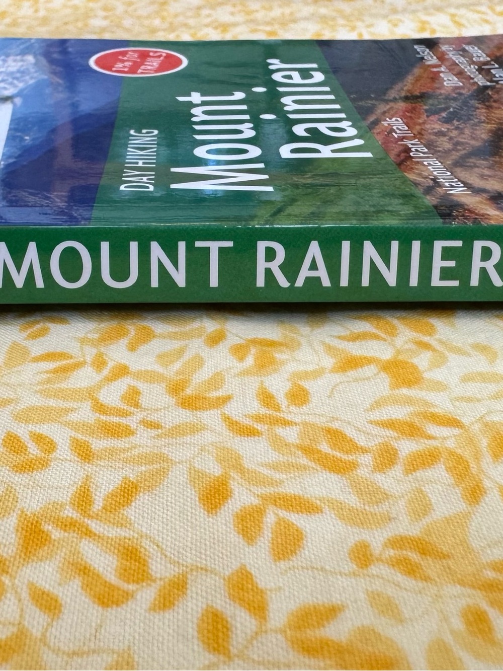 Day Hiking Guide Book - Mount Rainier, WA. National Park. Excellent Condition. - Picture 3 of 10